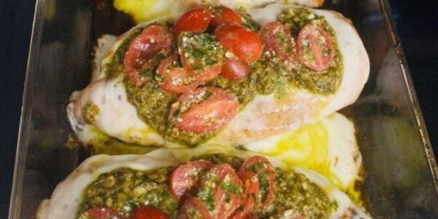 Hähnchenbrustfilet mit Tomate und Mozzarella in Kräuter Sahne Sauce ...